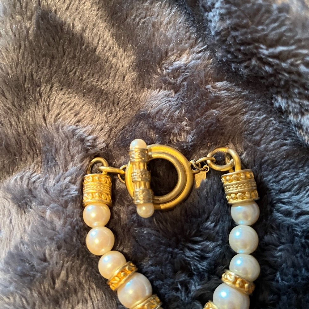 Premier Jewelry Vintage Gold and Faux Pearl Beaded Bracelet - Picture 2 of 5